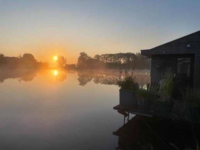 Aangenaam Op De Rijn, Woonboot, Inclusief Prive Sauna Alphen aan den Rijn Exteriér fotografie