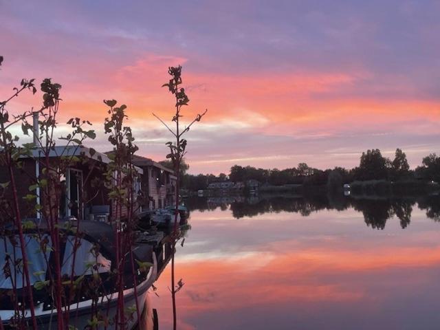 Aangenaam Op De Rijn, Woonboot, Inclusief Prive Sauna Alphen aan den Rijn Exteriér fotografie
