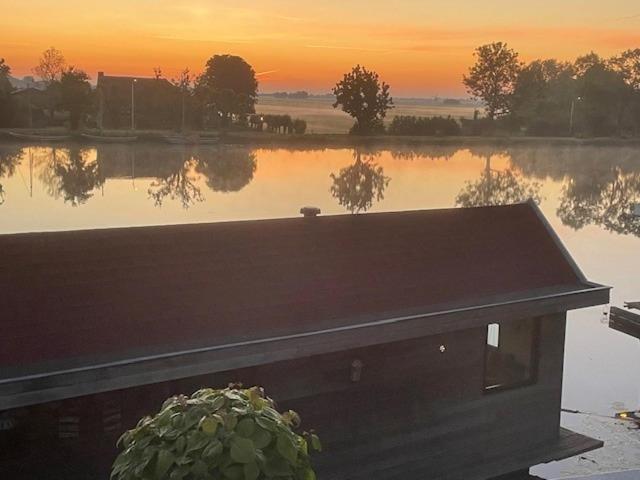 Aangenaam Op De Rijn, Woonboot, Inclusief Prive Sauna Alphen aan den Rijn Exteriér fotografie